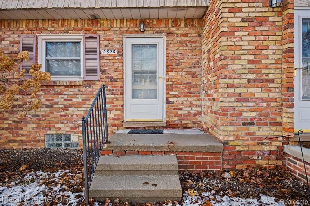 2579 Kingstowne Drive Commerce Charter Township, MI 48390