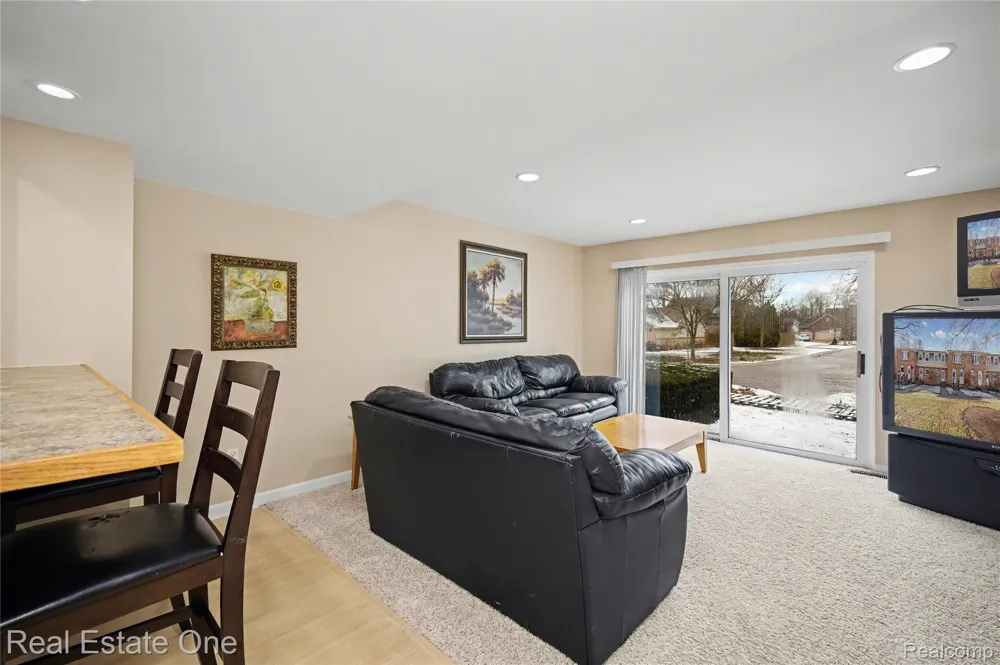 2579 Kingstowne Drive Commerce Charter Township, MI 48390