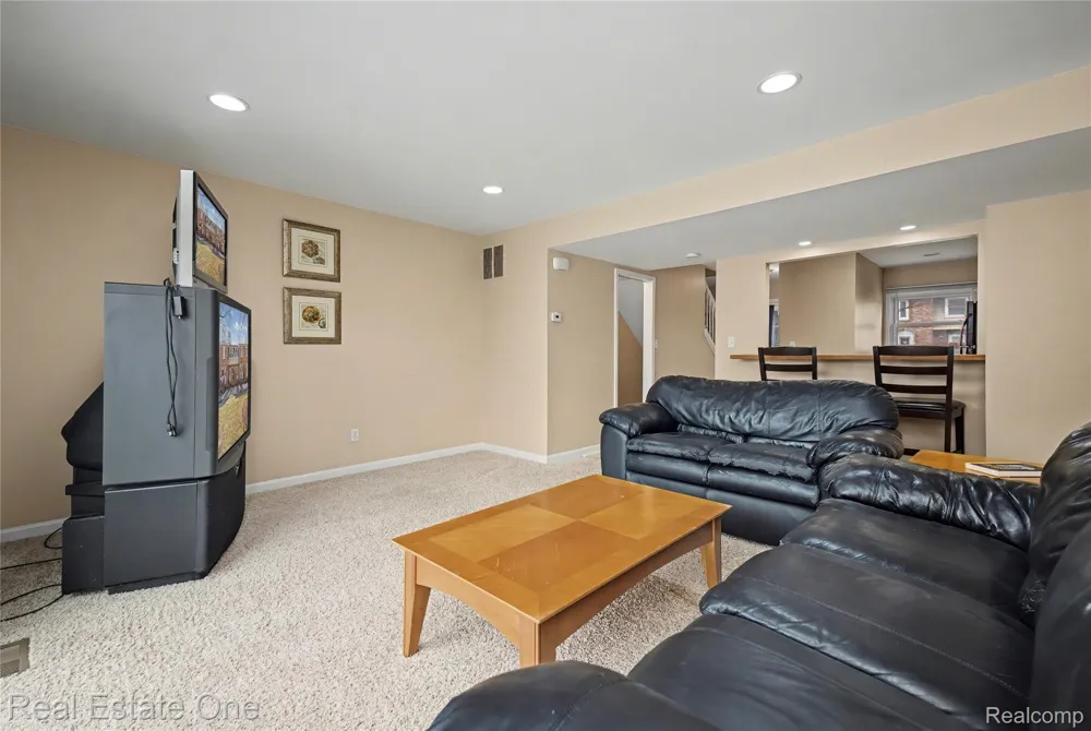2579 Kingstowne Drive Commerce Charter Township, MI 48390