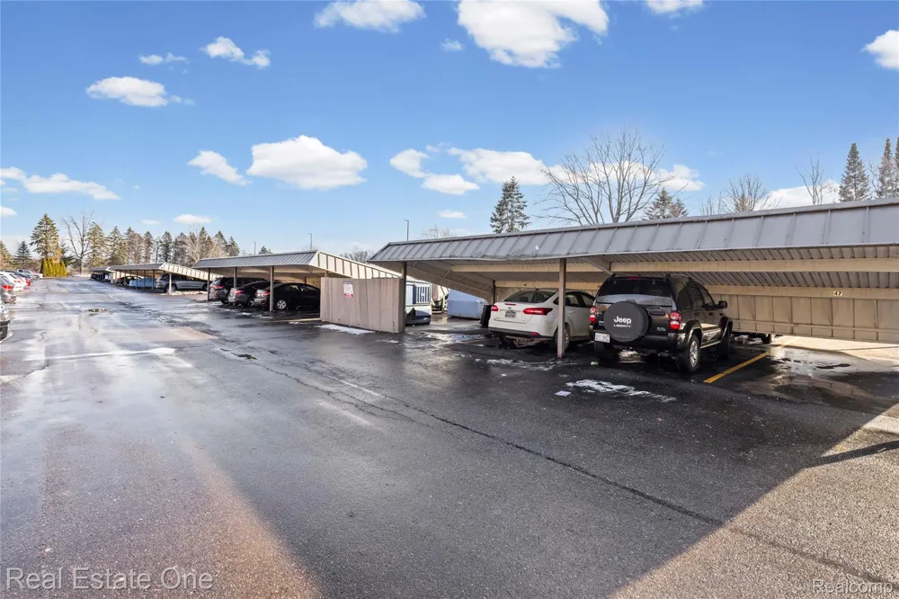 2579 Kingstowne Drive Commerce Charter Township, MI 48390