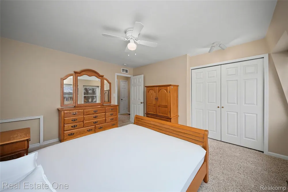 2579 Kingstowne Drive Commerce Charter Township, MI 48390