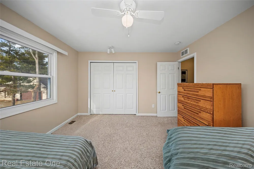 2579 Kingstowne Drive Commerce Charter Township, MI 48390