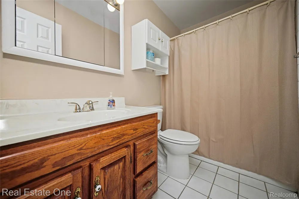 2579 Kingstowne Drive Commerce Charter Township, MI 48390