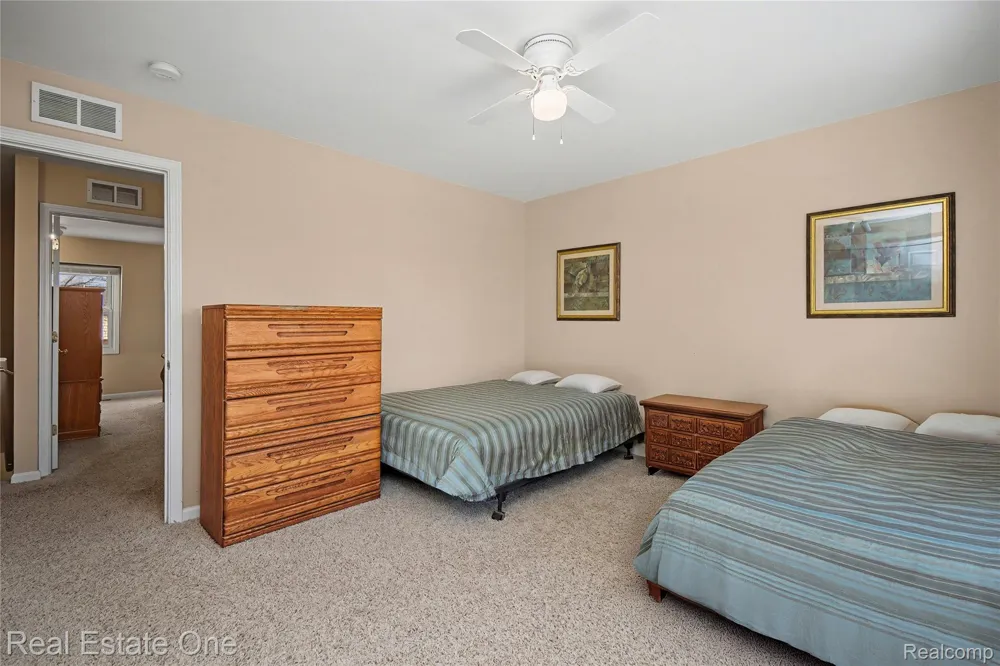 2579 Kingstowne Drive Commerce Charter Township, MI 48390