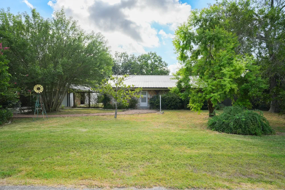 413 Sun Bonnet Drive Buda, TX 78610