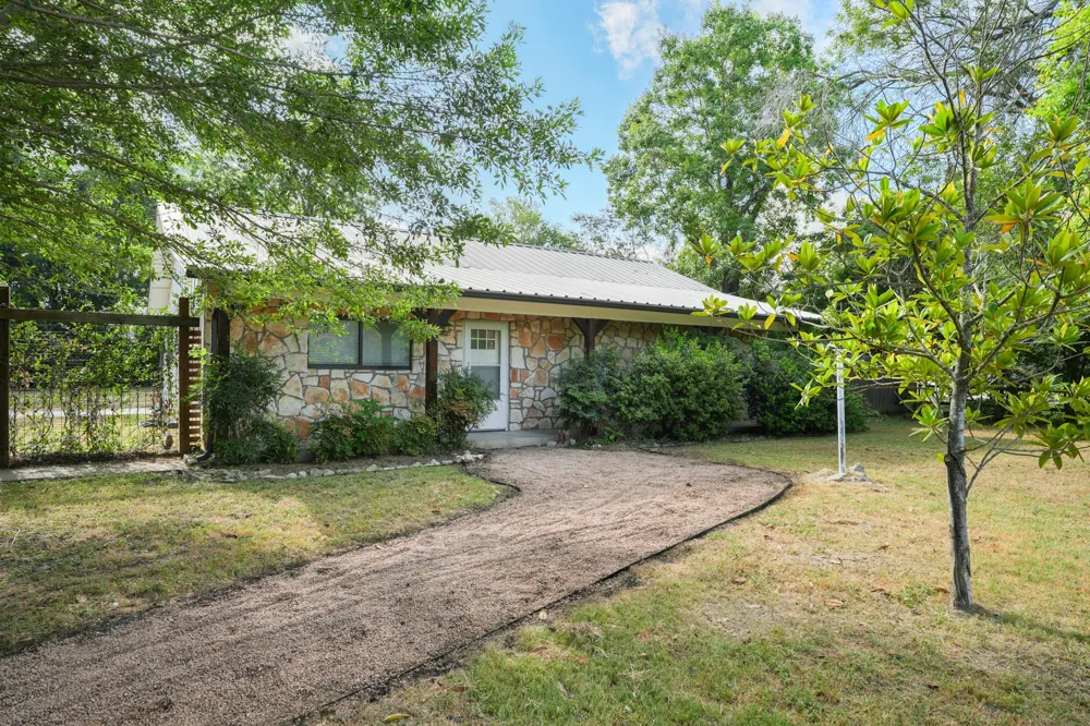 413 Sun Bonnet Drive Buda, TX 78610