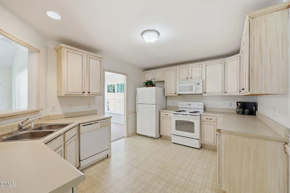 514 Walnut Crossing Drive Whitsett, NC 27377