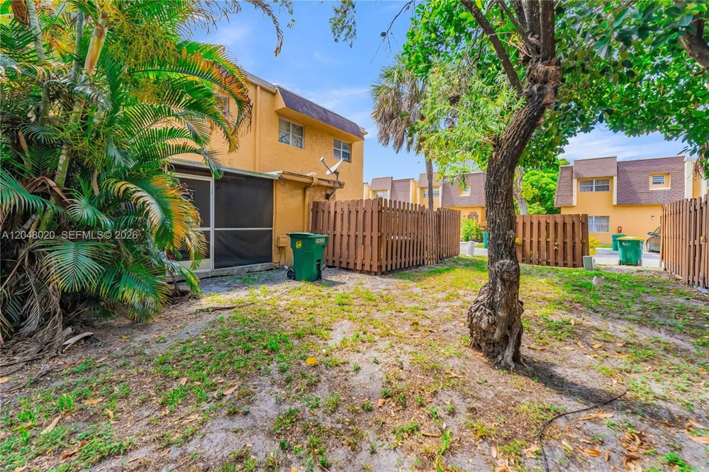 5653 Blueberry CT ## 2 Lauderhill, FL 33313