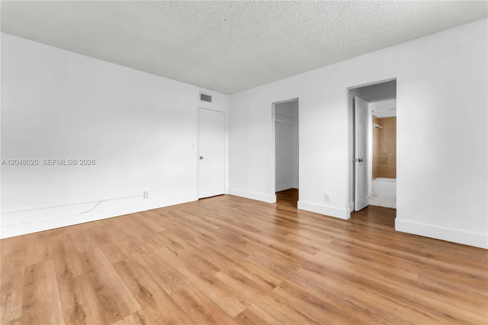 5653 Blueberry CT ## 2 Lauderhill, FL 33313
