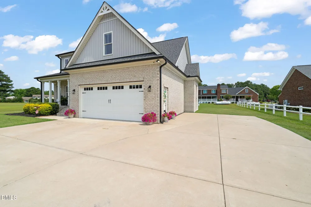 748 Old School Road Four Oaks, NC 27524