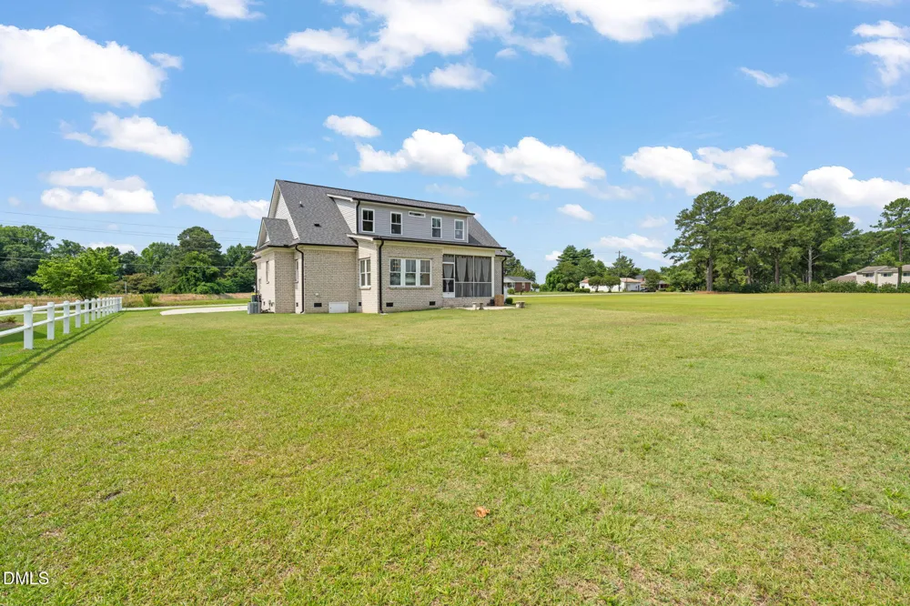 748 Old School Road Four Oaks, NC 27524