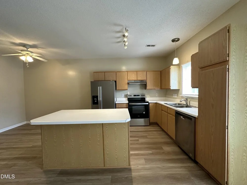 312 Commons Drive Holly Springs, NC 27540
