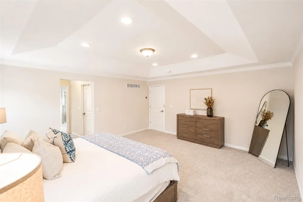 640 Allegheny Drive South Lyon City, MI 48178