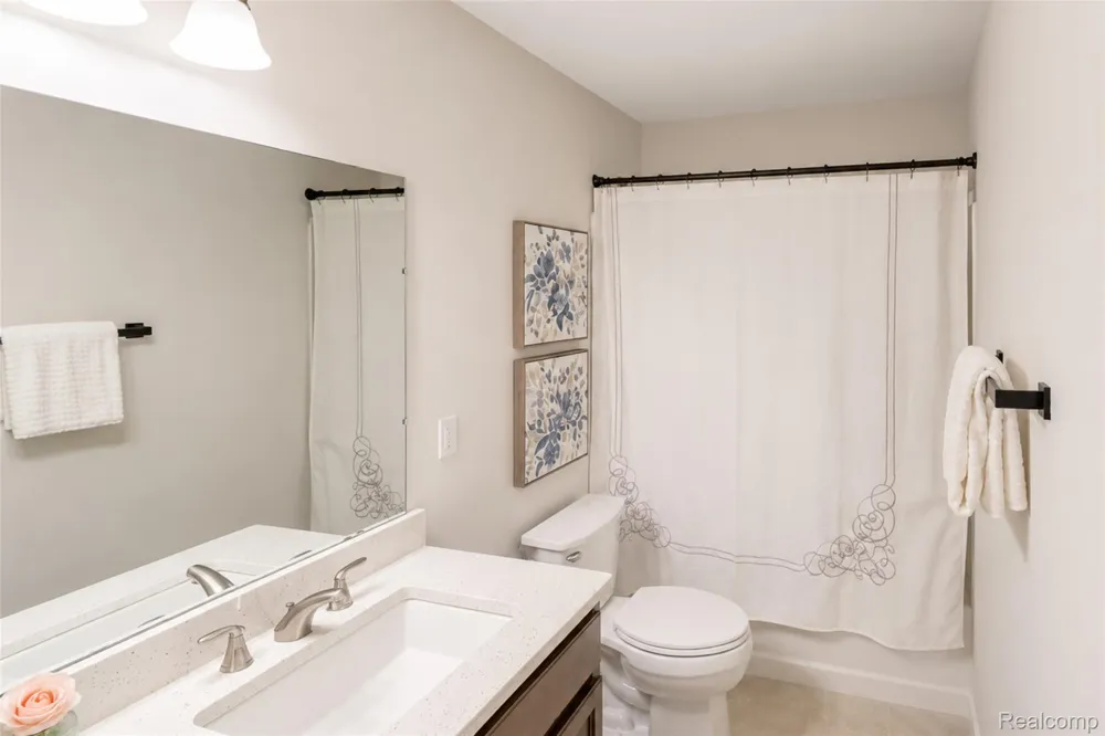 640 Allegheny Drive South Lyon City, MI 48178