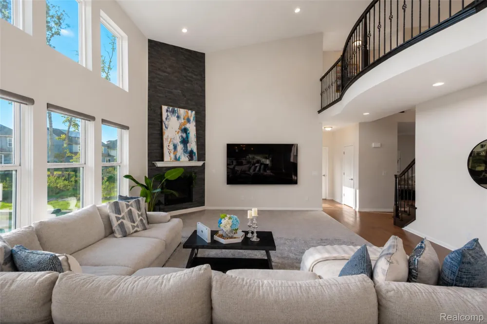 640 Allegheny Drive South Lyon City, MI 48178