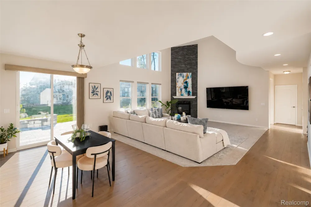 640 Allegheny Drive South Lyon City, MI 48178