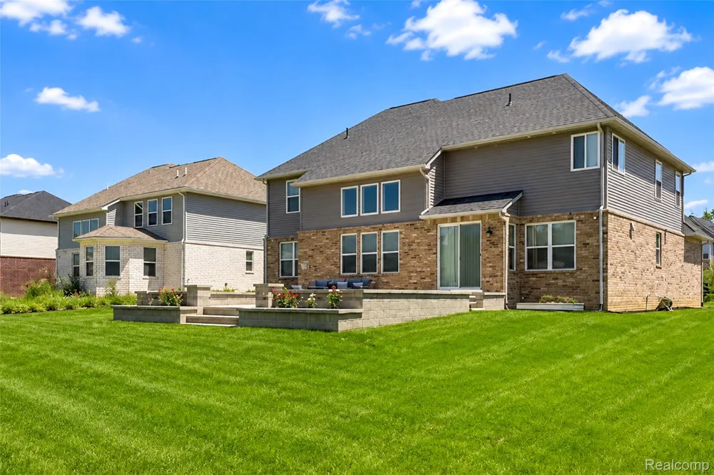 640 Allegheny Drive South Lyon City, MI 48178