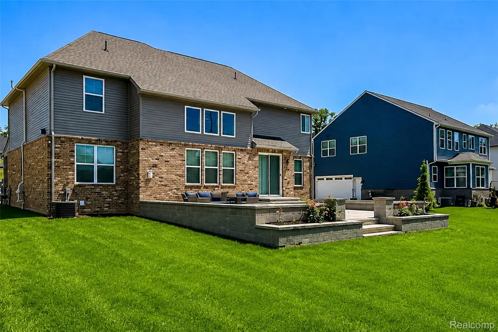 640 Allegheny Drive South Lyon City, MI 48178