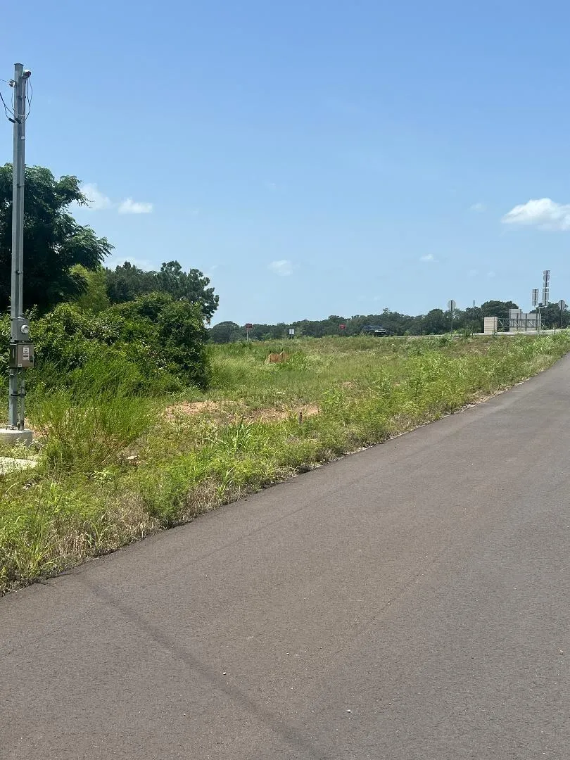 5896 S Ih 10 Rd Tx Alleyton, TX 78935