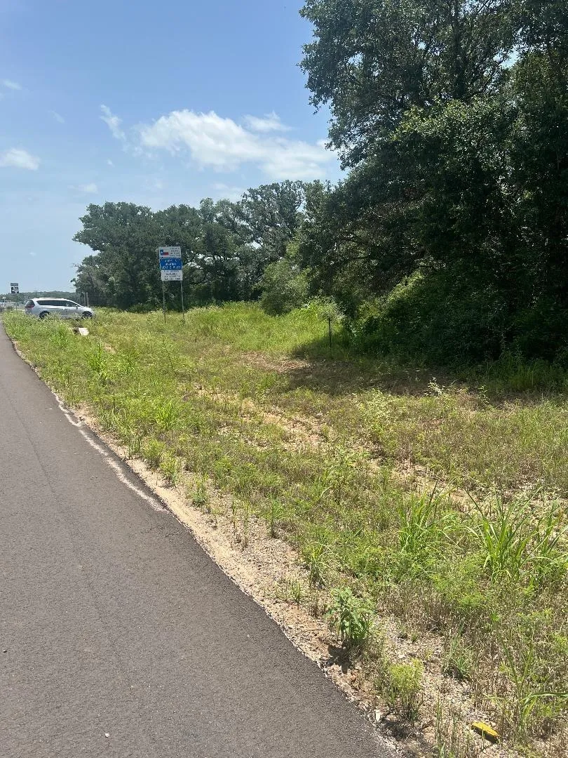 5896 S Ih 10 Rd Tx Alleyton, TX 78935