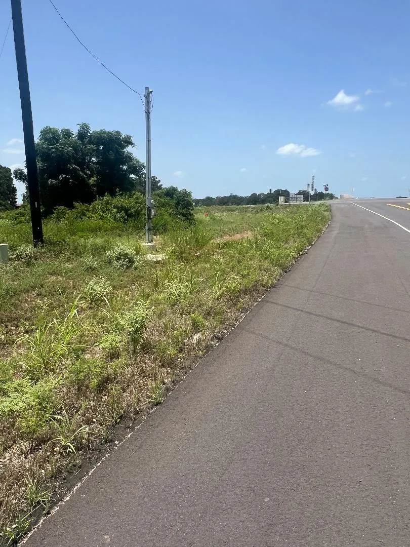 5896 S Ih 10 Rd Tx Alleyton, TX 78935