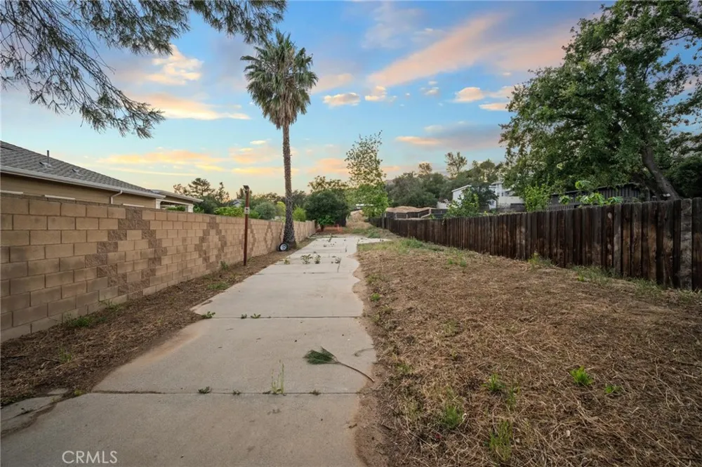 9822 Kentland Avenue Chatsworth, CA 91311