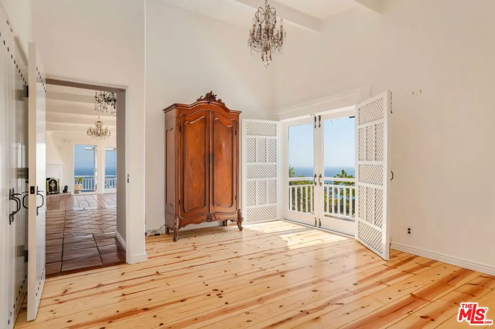 206 Bellino Drive Los Angeles, CA 90272