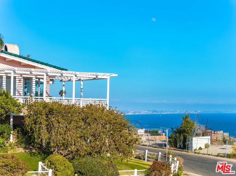 206 Bellino Drive Los Angeles, CA 90272