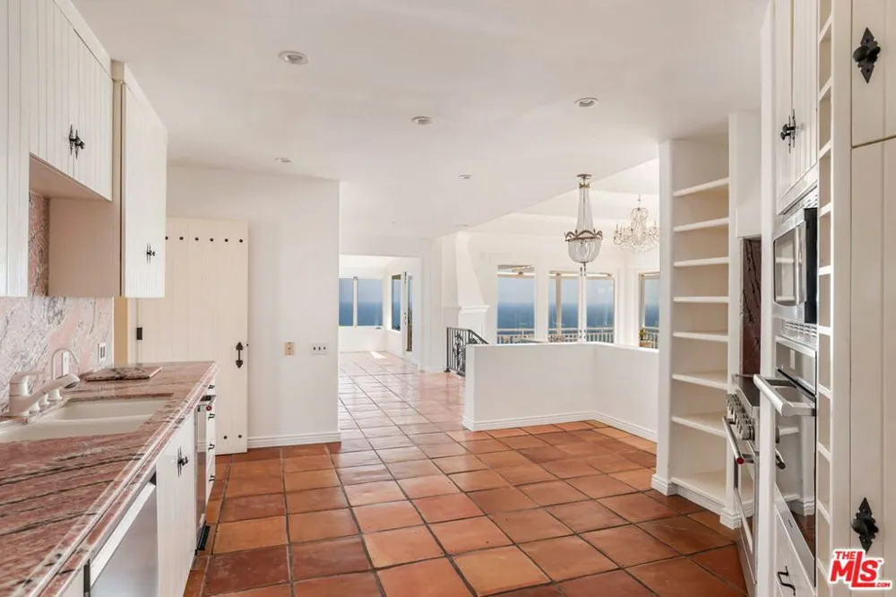 206 Bellino Drive Los Angeles, CA 90272
