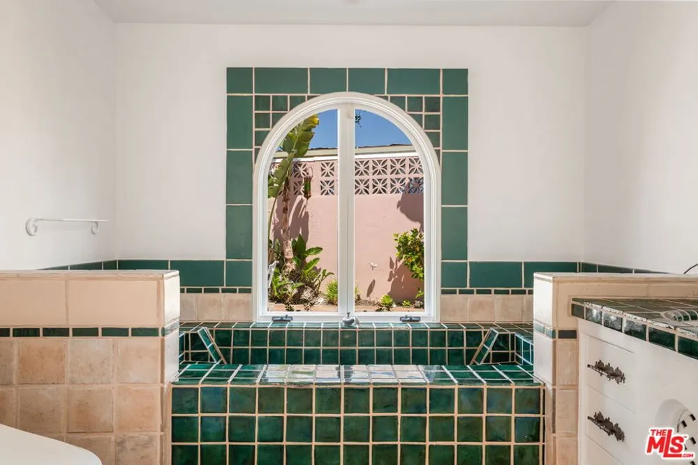 206 Bellino Drive Los Angeles, CA 90272