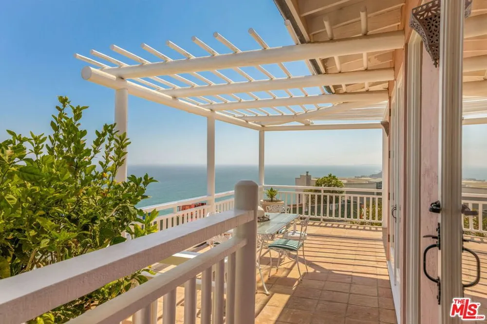 206 Bellino Drive Los Angeles, CA 90272