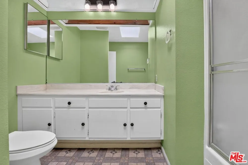 21 Northwoods Lane La Crescenta, CA 91214