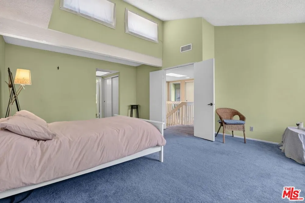 21 Northwoods Lane La Crescenta, CA 91214