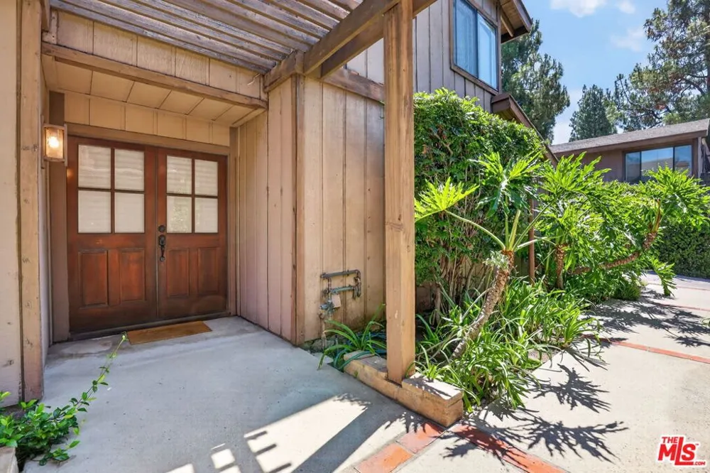 21 Northwoods Lane La Crescenta, CA 91214
