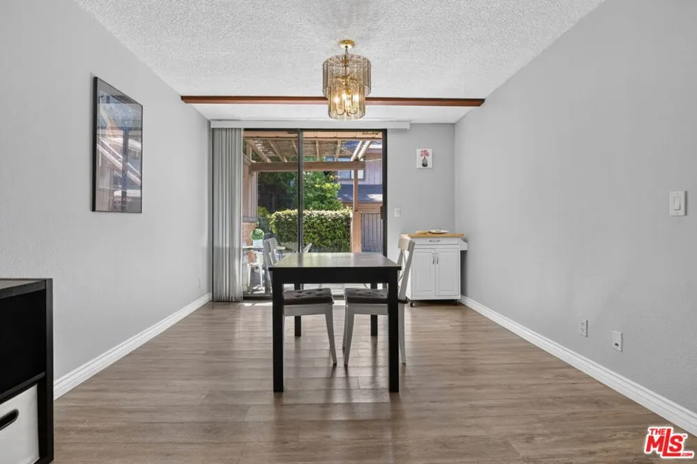 21 Northwoods Lane La Crescenta, CA 91214