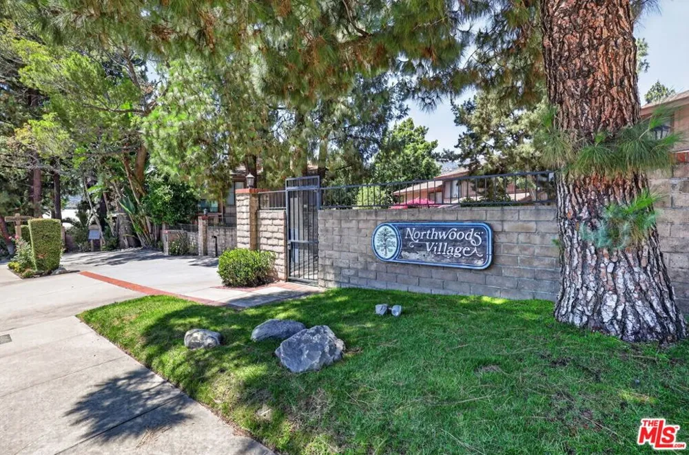 21 Northwoods Lane La Crescenta, CA 91214