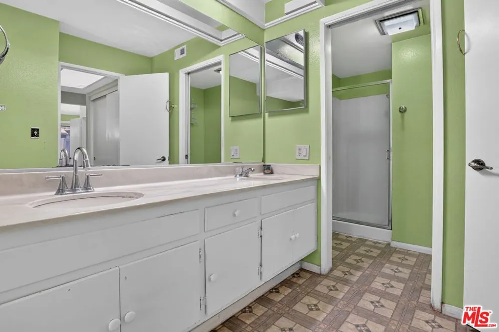 21 Northwoods Lane La Crescenta, CA 91214