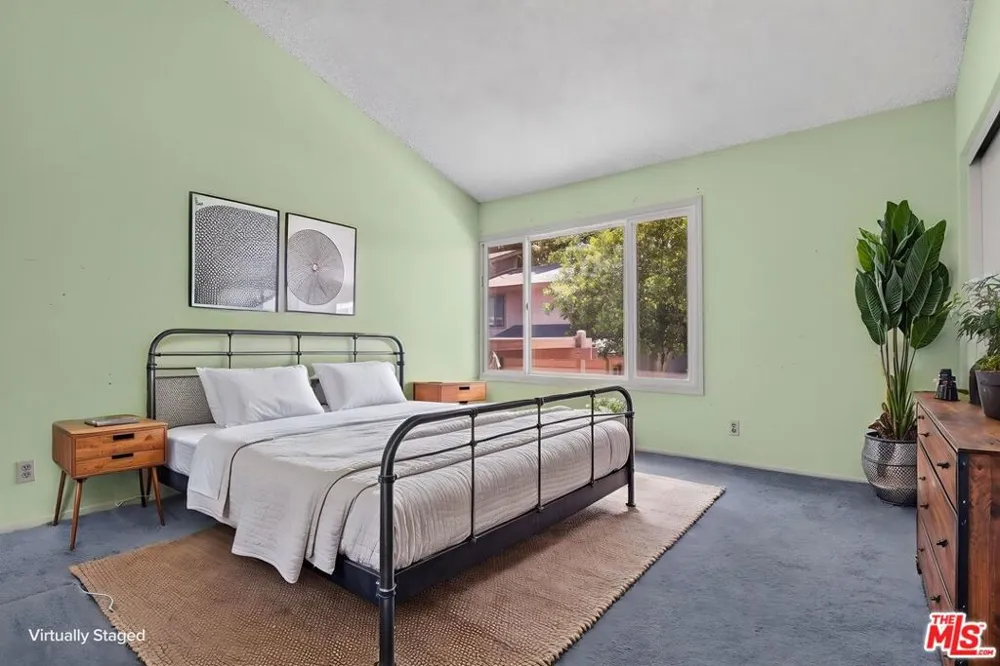 21 Northwoods Lane La Crescenta, CA 91214