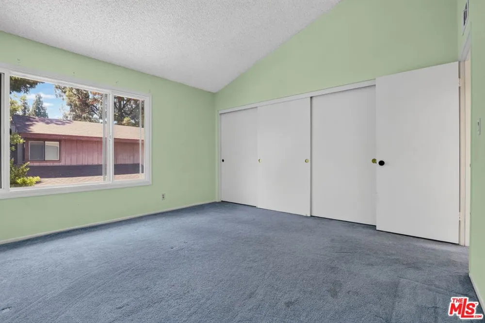 21 Northwoods Lane La Crescenta, CA 91214