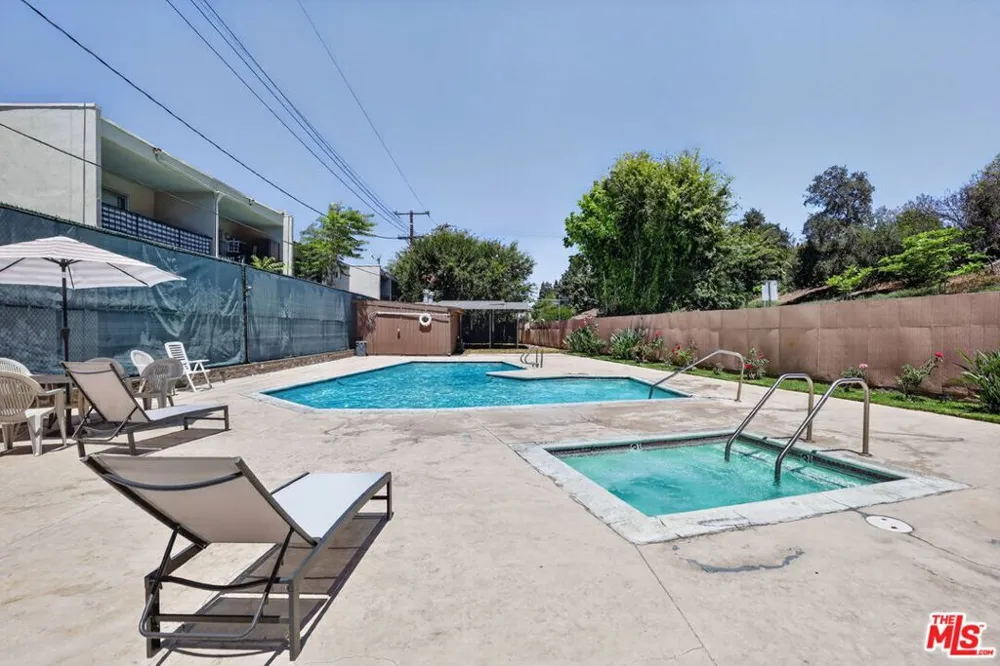 21 Northwoods Lane La Crescenta, CA 91214