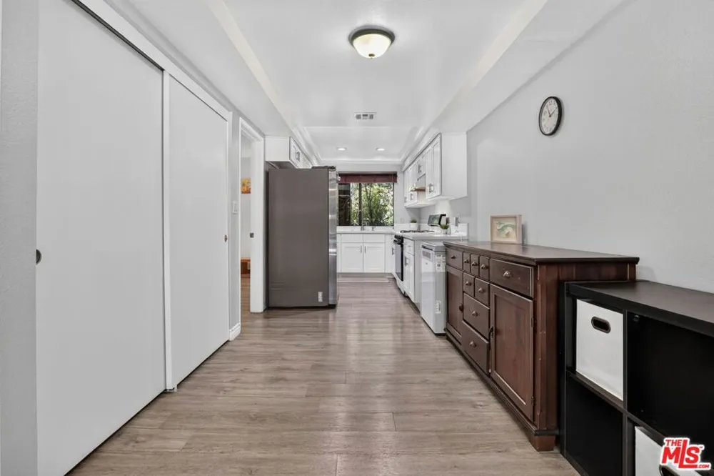 21 Northwoods Lane La Crescenta, CA 91214