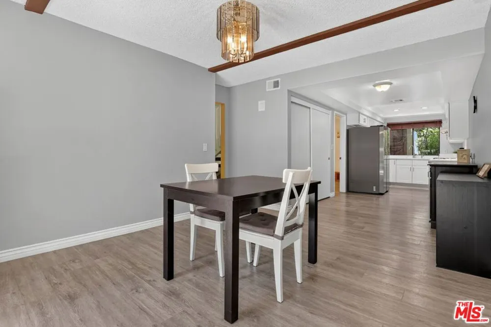 21 Northwoods Lane La Crescenta, CA 91214