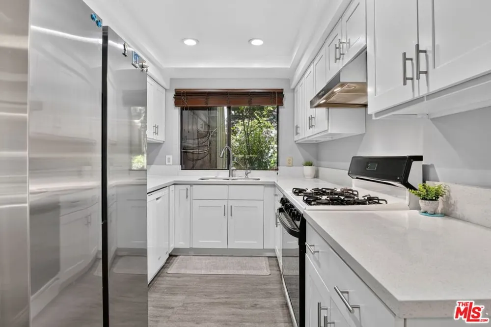 21 Northwoods Lane La Crescenta, CA 91214