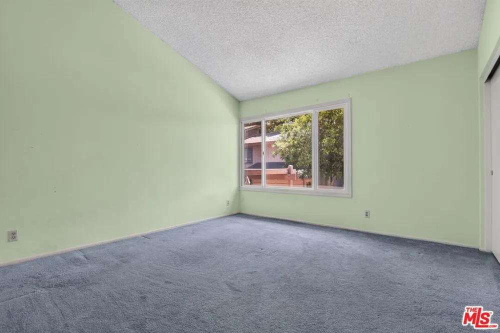 21 Northwoods Lane La Crescenta, CA 91214