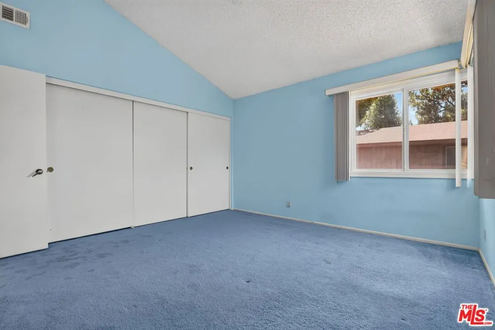 21 Northwoods Lane La Crescenta, CA 91214