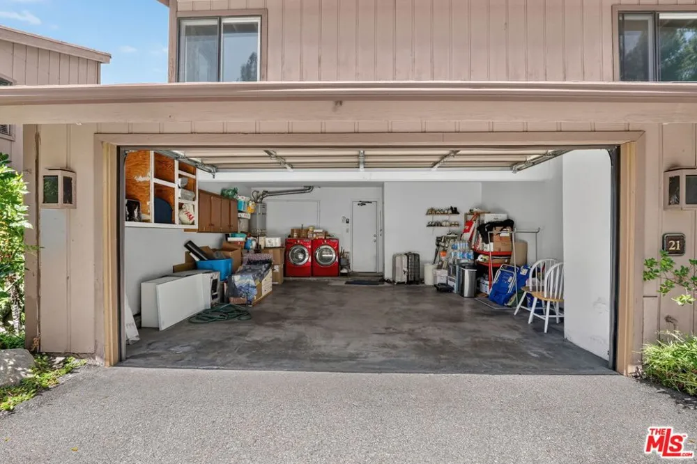 21 Northwoods Lane La Crescenta, CA 91214