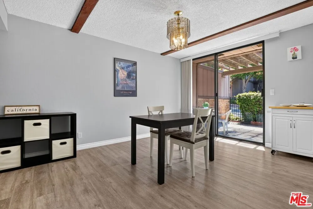 21 Northwoods Lane La Crescenta, CA 91214