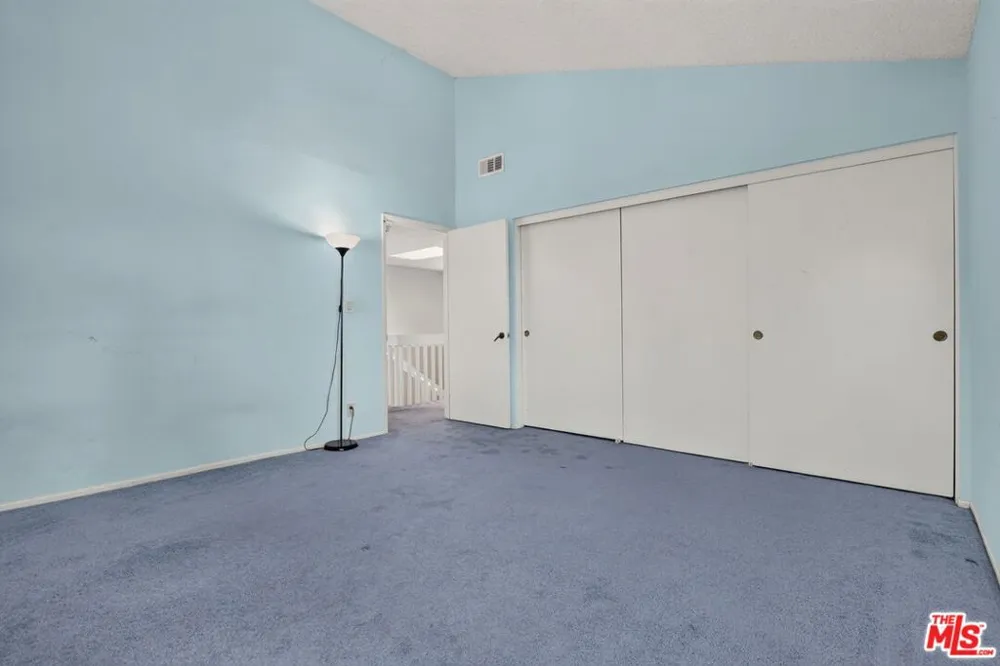 21 Northwoods Lane La Crescenta, CA 91214