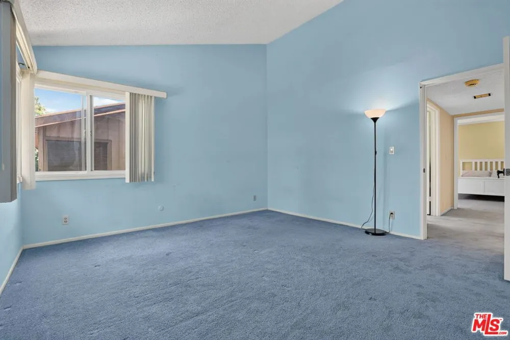 21 Northwoods Lane La Crescenta, CA 91214