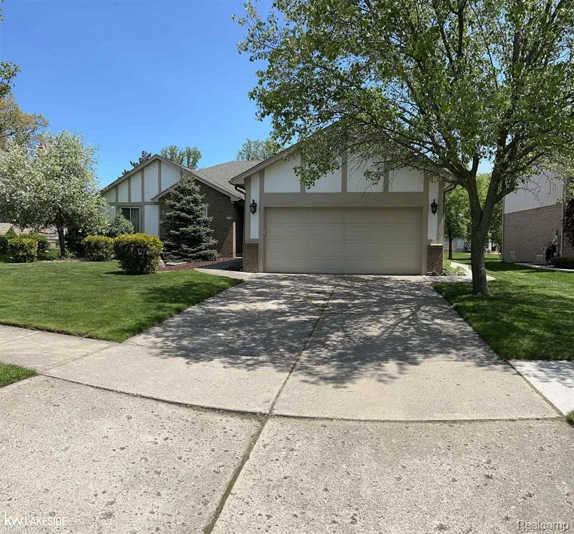 52156 Antler Drive Macomb Township, MI 48042